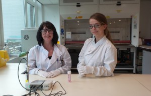 Rosie and Karen Theis in the Geochemistry Lab, SEAES.