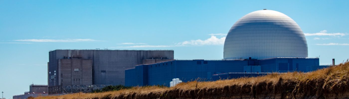 Nuclear powerplant by the side of cliffs