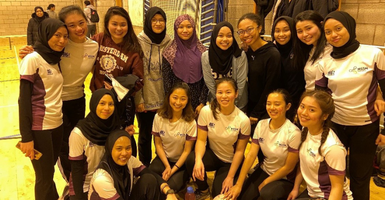 Miew Ki with the Malaysian student society netball team