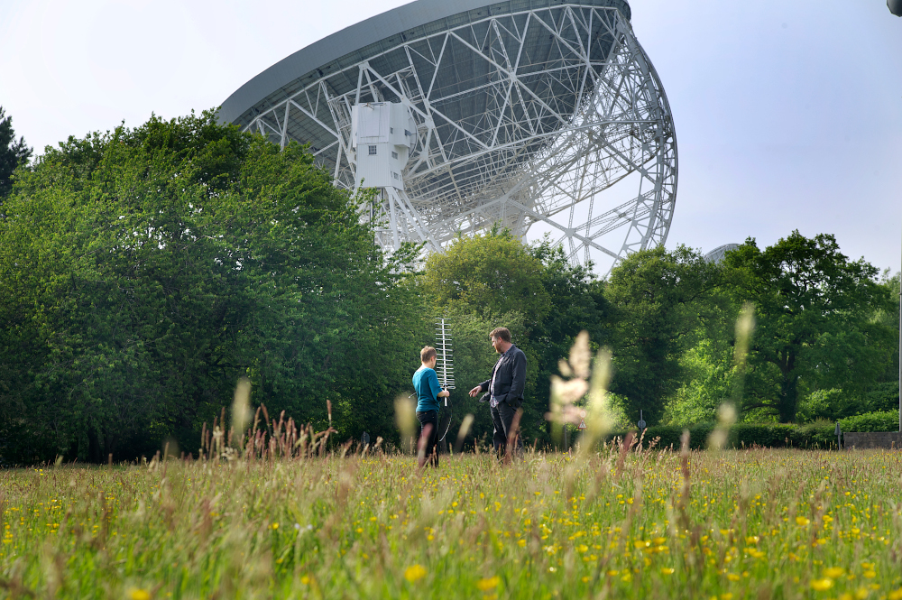 Prof Tim O'Brien and a PhD student by the Lovell telescope