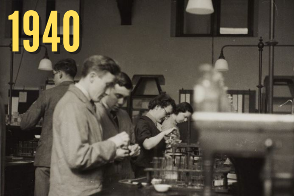 Roscoe Chemistry students in 1940